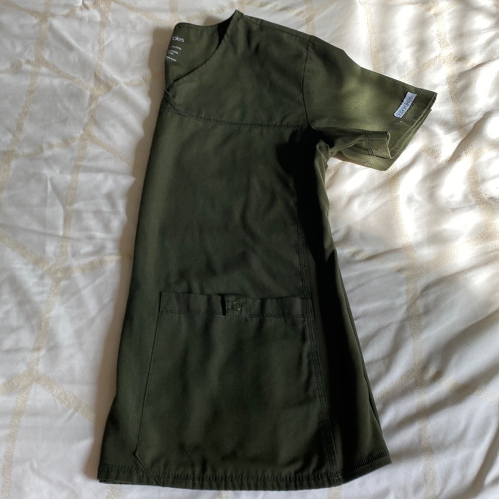 Scrub suit.